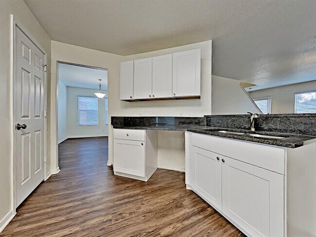 Building Photo - 16973 Scenic Knoll