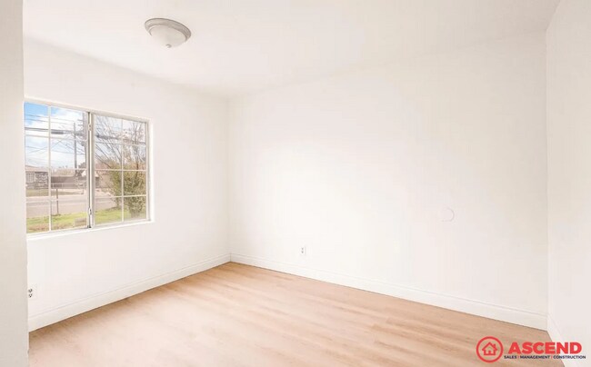 Building Photo - 407 4th St