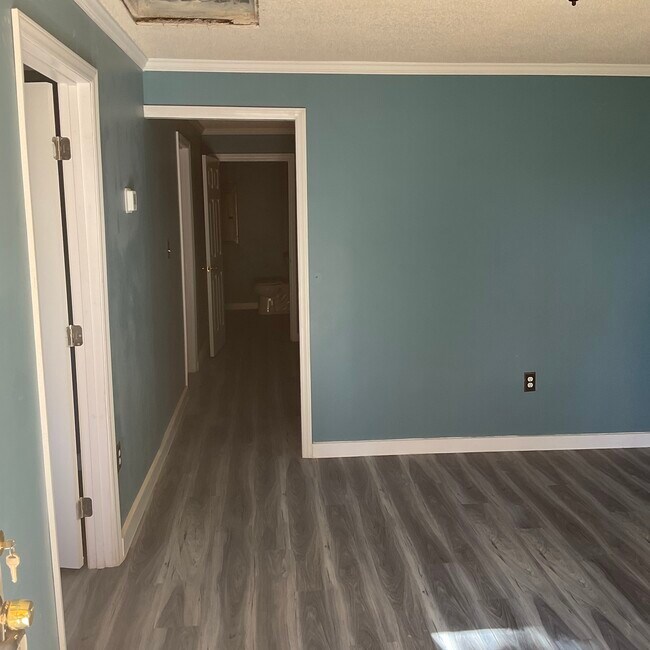 Building Photo - 409 Miller St