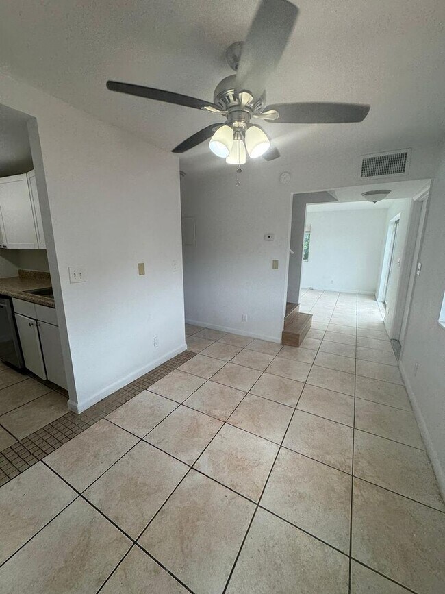 Building Photo - 2130 Sherwood Forest Blvd