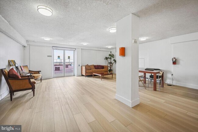 Building Photo - 4515 Willard Ave