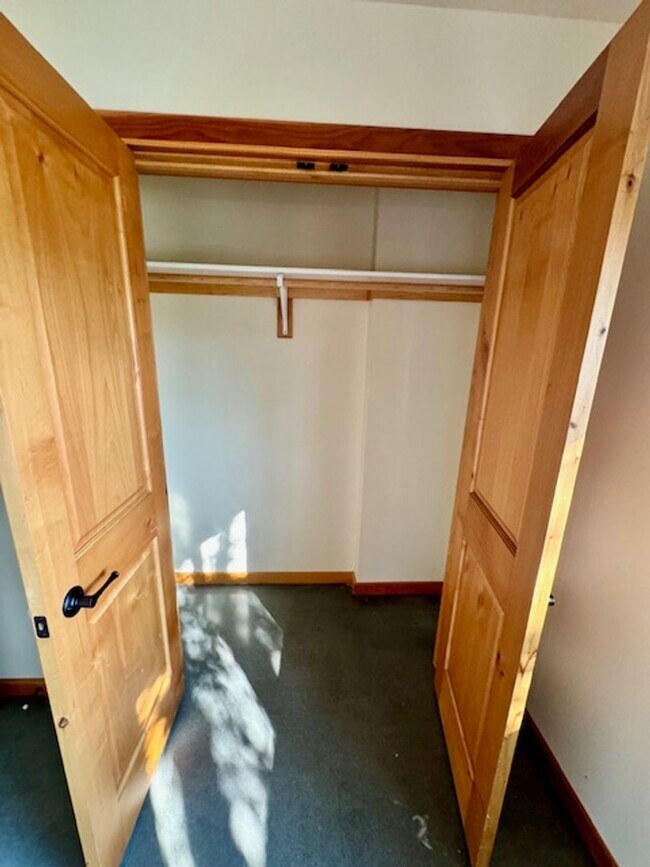 Building Photo - 3-Bedroom, 2-Bathroom Single-Level Home in Bozeman, MT