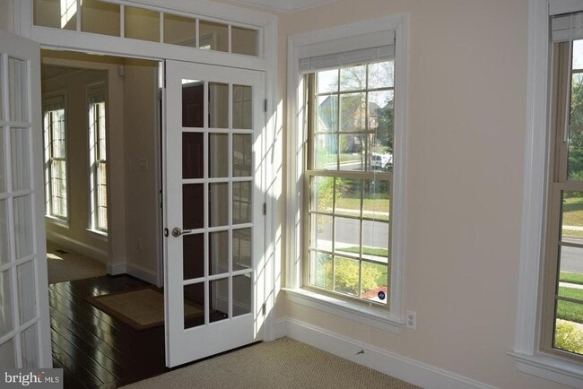 Building Photo - 42159 Tecumseh Hills Dr