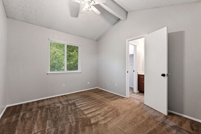 Building Photo - Rawhide Loop Duplex