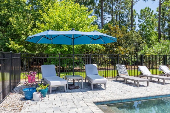 Building Photo - "Coastal Elegance Awaits: Spacious 4-Bed Oasis with $400.00 Off First Full Months Rent!"