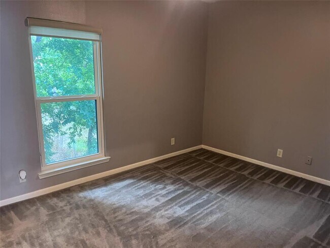 Building Photo - 1307 Kinney Ave