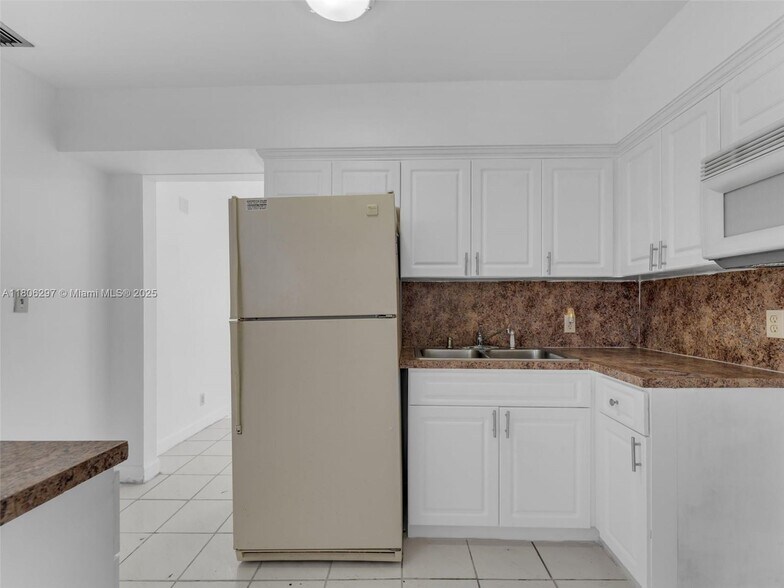 Building Photo - 1811 SW 97th Ter