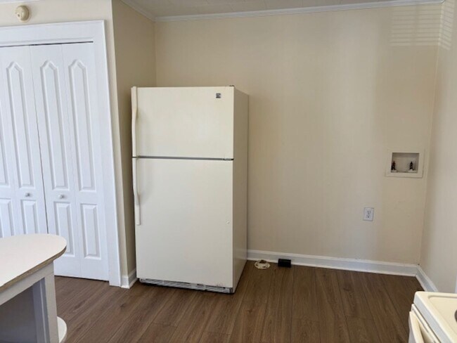 Building Photo - 1917