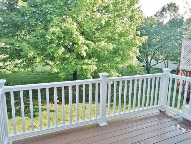 Building Photo - 3 Bed / 2 Bath Single Family Townhome