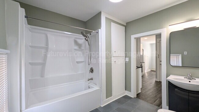 Building Photo - 1405 Connor Ave