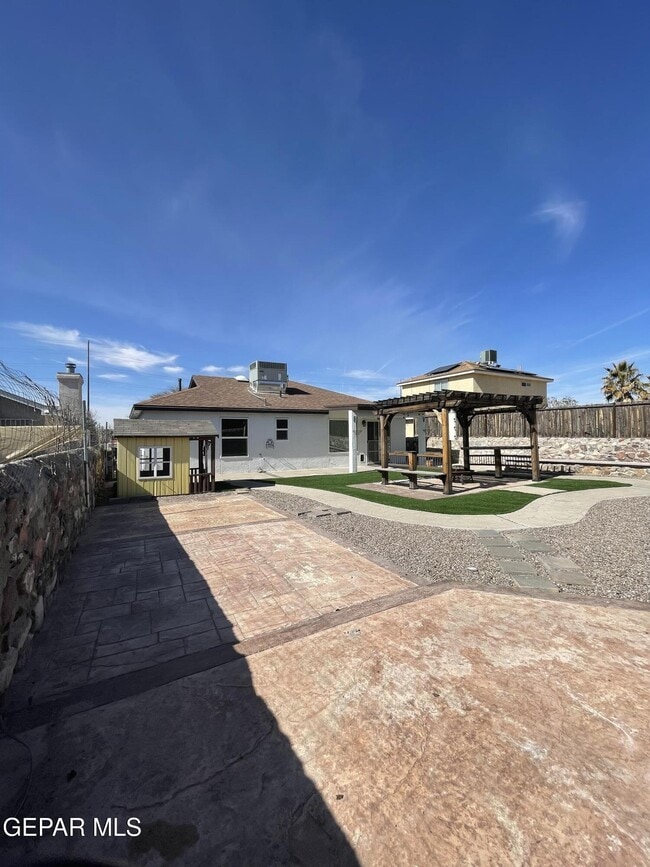 Building Photo - 5432 Thornridge Cir