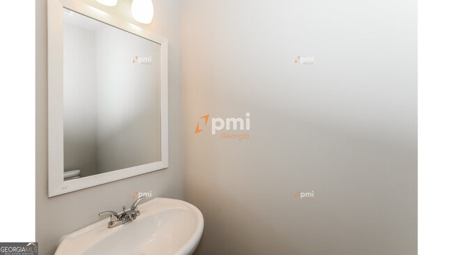 Building Photo - 3658 Madison St