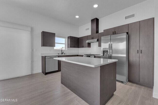 Building Photo - 5981 Ruidoso Downs St