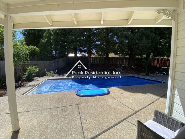 Building Photo - Spacious 3bd/2ba Auburn Home With Bonus Ro...