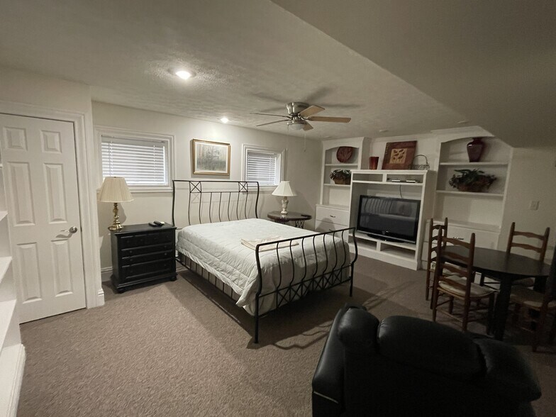 Building Photo - 3840 Bay Oaks Pl