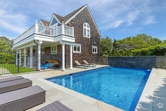 Building Photo - 2700 Sound Dr