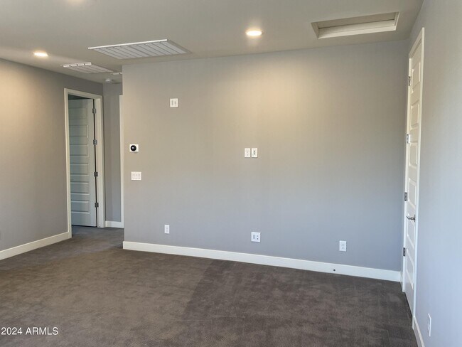 Building Photo - 4624 E Vista Bonita Dr