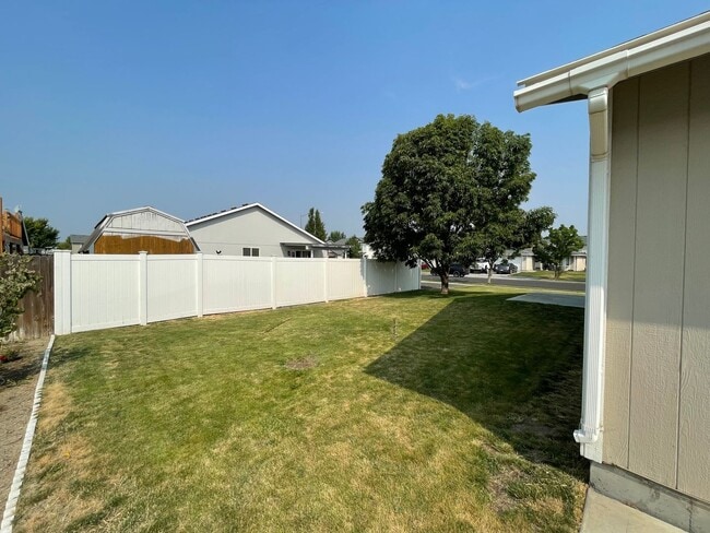 Building Photo - Spacious 1,520 Sq. Ft. Home with Open Floor Plan