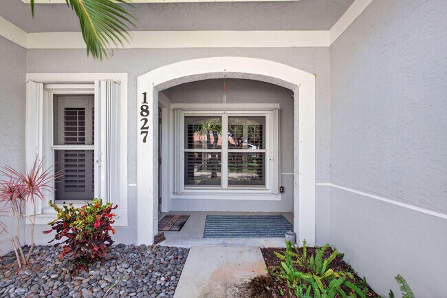 Building Photo - 1827 Pelican Dr