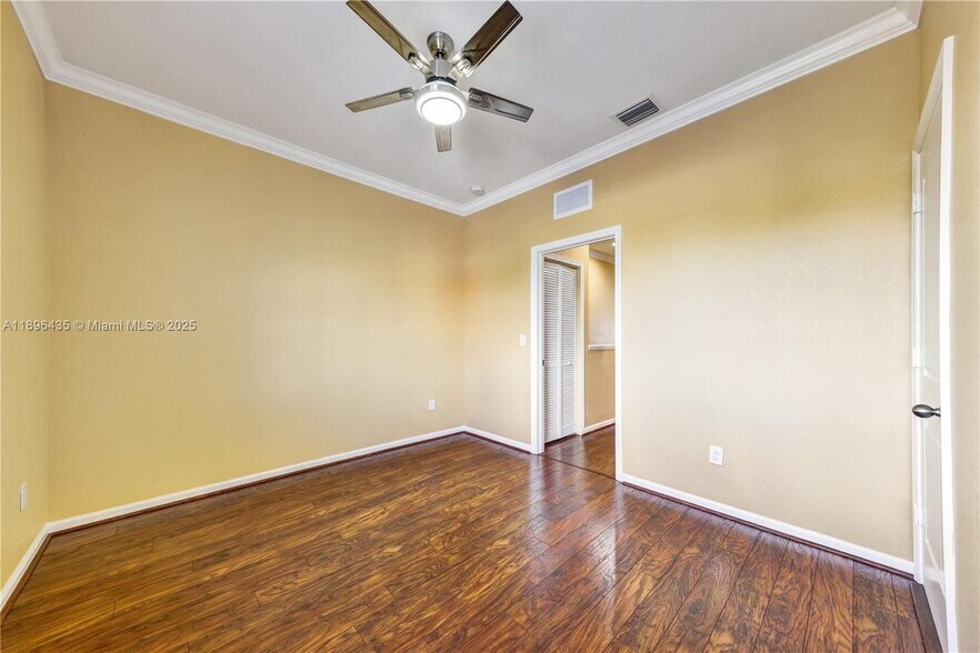 Building Photo - 346 NE 47th Pl