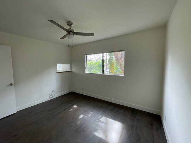 dining room with pass through to kitchen - 10330 Riverside Dr