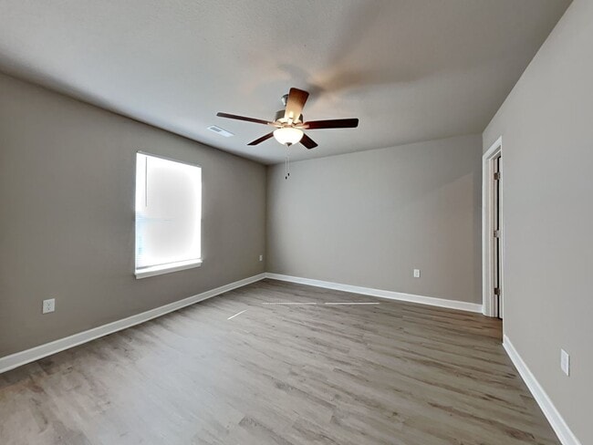 Building Photo - Charming 3BR/2BA Ranch Duplex w/ Garage – Colonial Gardens