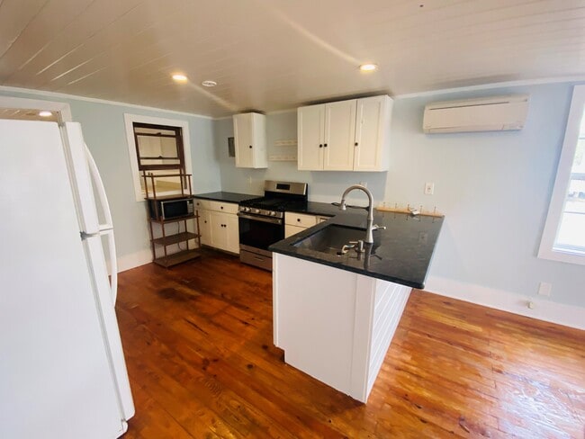 Building Photo - 289 Sherwood Rd