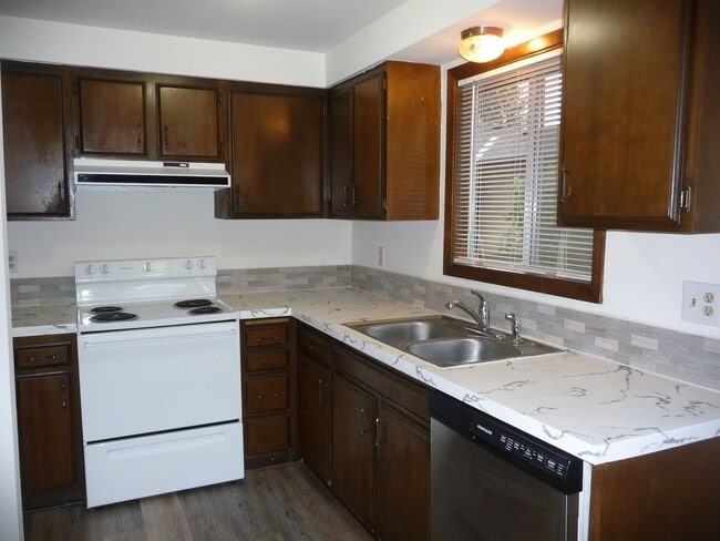 Building Photo - New carpeting