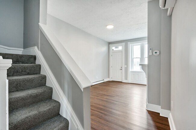 Building Photo - Brand New Remodel - 4BR / 2BA Home in Manchester - In-Unit Laundry, Convenient Location - Availab...