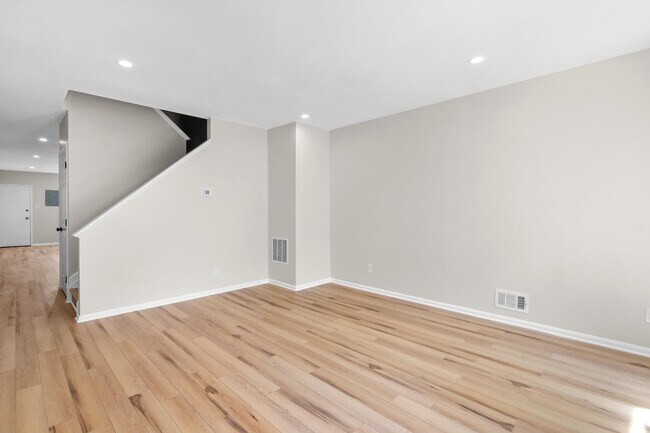 Building Photo - 2532 E Fayette St