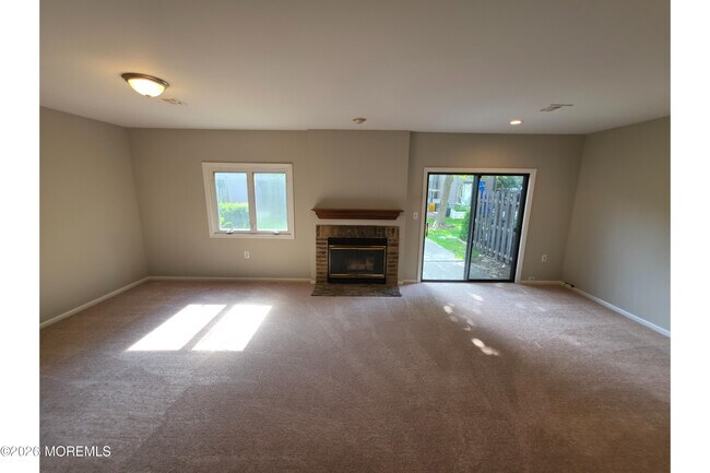 Building Photo - 283 Plum Dr
