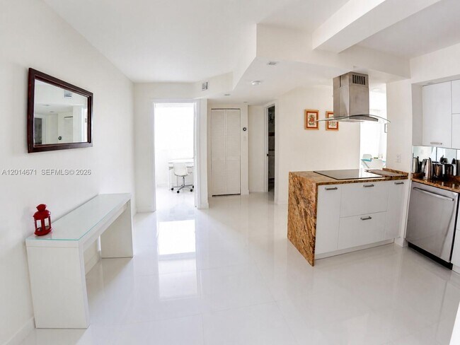 Building Photo - 6917 Collins Ave