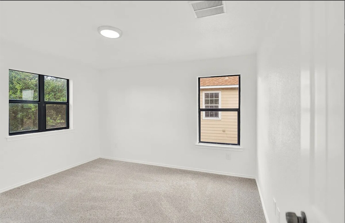 Building Photo - 2219 Sundrop Bay