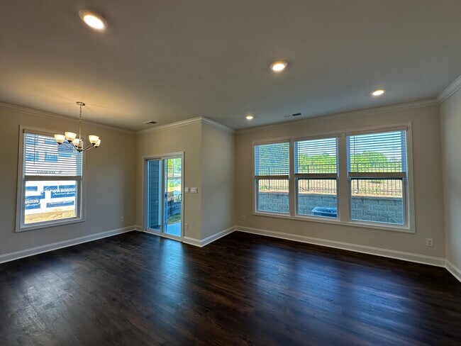 Building Photo - 1260 Scarlet Firethorne Ave