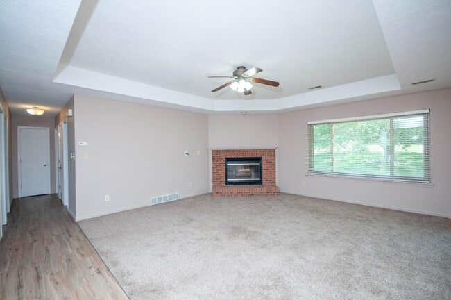 Building Photo - 5561 Waterfront Dr N