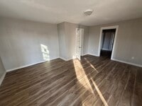 Building Photo - 14 E 6th Ave