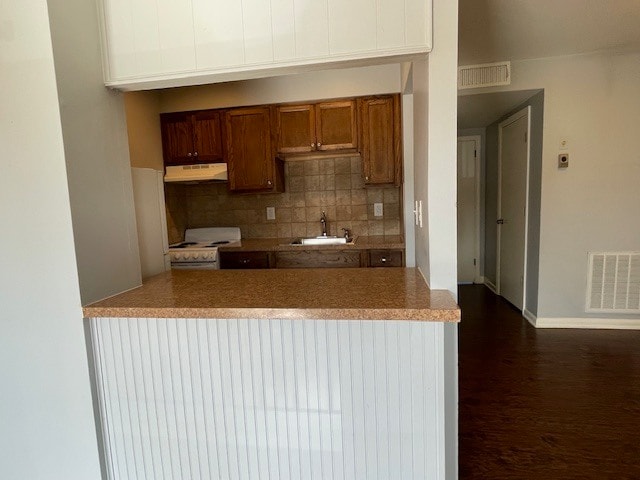 Kitchen -Hallwah - 444 S Ashland Ave