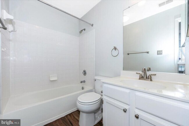 Building Photo - 6330 Bayberry Ct