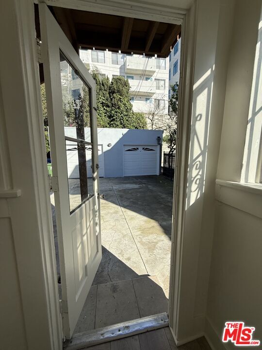 Building Photo - 734 S Gramercy Pl