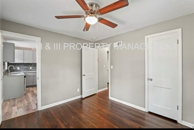 Building Photo - 8022 W 61st St