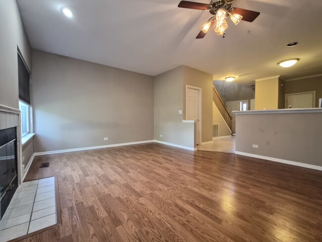 Building Photo - 1015 Woodview Ct