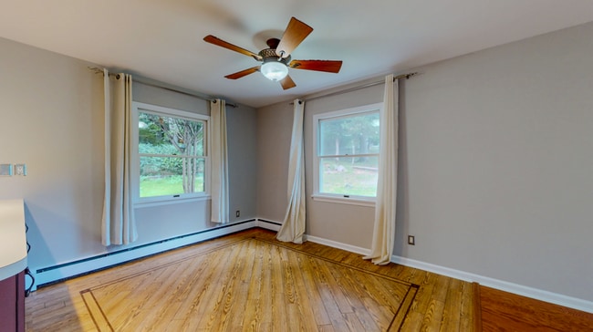 Building Photo - Spacious 3-Bedroom Split-Level with Firepl...