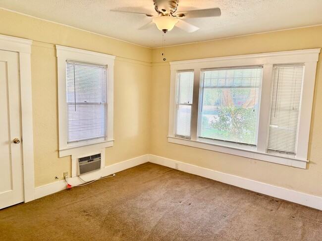 Building Photo - Charming 3/1 in the Heart of Tower Distict