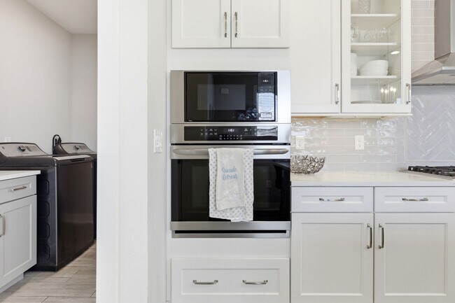 Building Photo - 115 1st St S