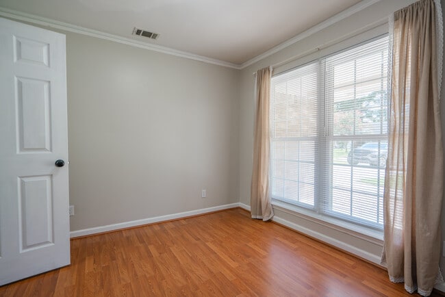 Building Photo - 122 Longleaf Cir
