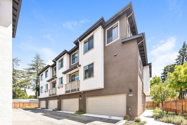 Building Photo - New Luxury Townhome with 2-Car Garage | Minutes to Downtown Redwood City & Tech Campuses