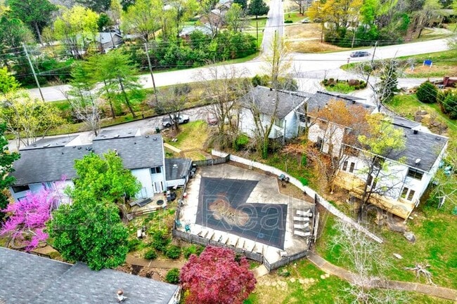 Building Photo - 18 Berrywood Dr