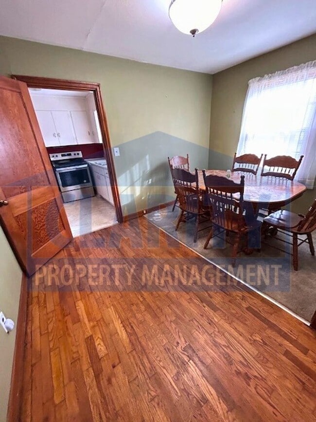 Building Photo - Two bedroom home! Great location!