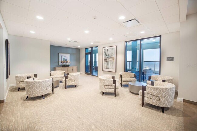 Building Photo - 1 Beach Dr SE