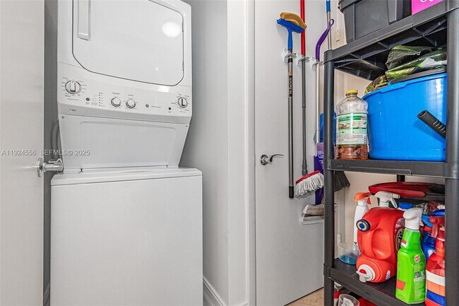 Building Photo - 1850 S Ocean Dr